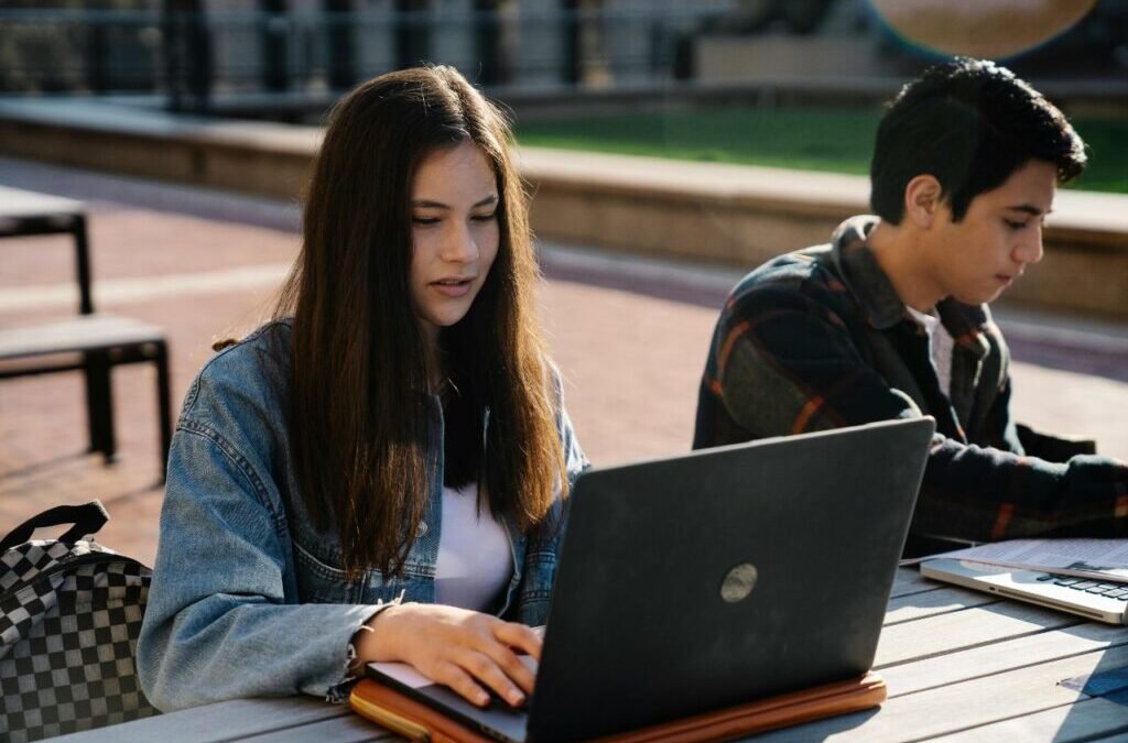 How Active Traders Protect Accounts on Public Wi-Fi