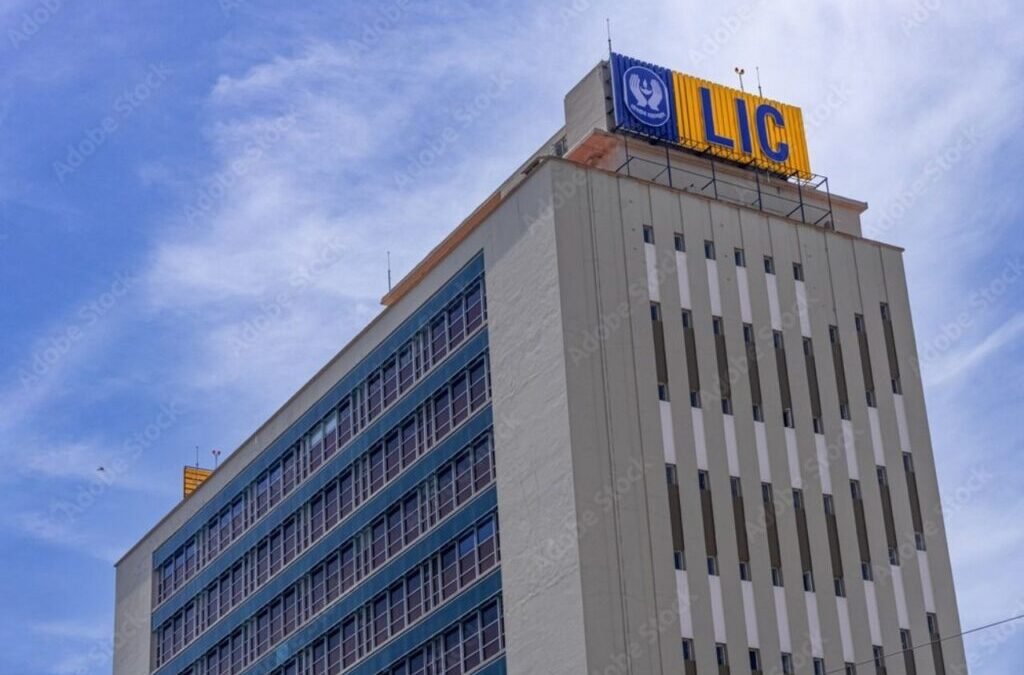 3 LIC held stocks with PE lower than the industry average to keep on your radar