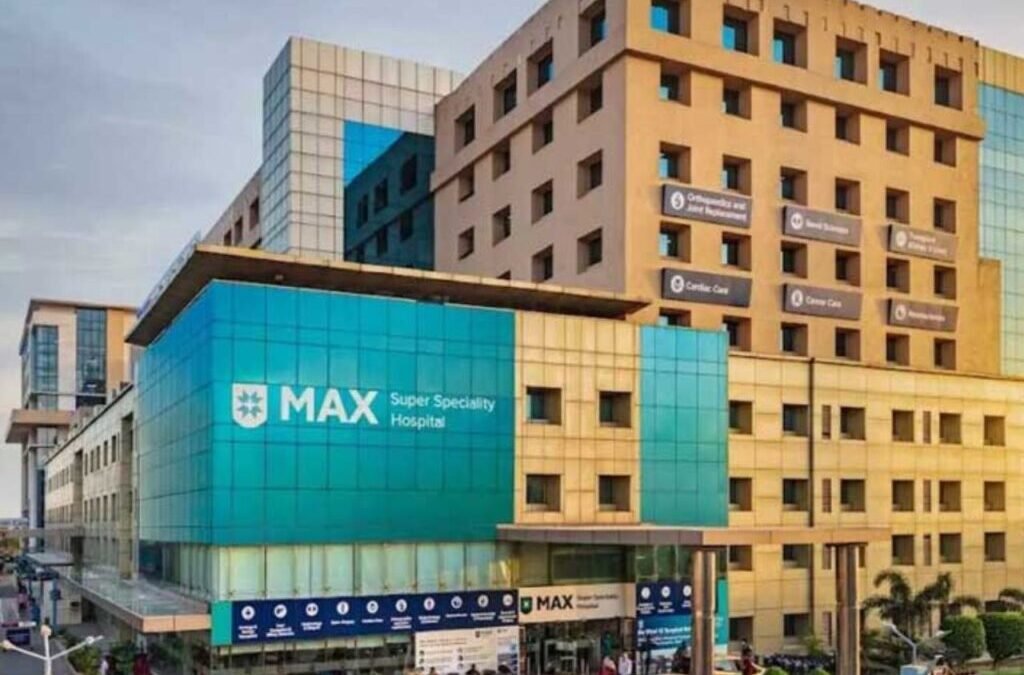 How Does Max Healthcare Generate Higher Margins Compared to Its Peers?