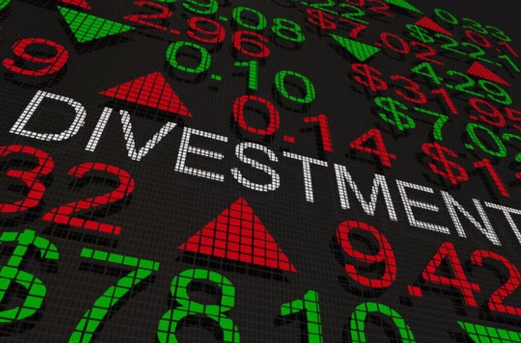 ₹1.6 Lakh Cr Outflow: IT, FMCG and other sectors that attracted and lost FII money in 2025