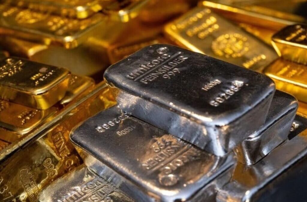Silver Futures Drops 1.3% as US-Iran Ceasefire Ease War Tensions; Gold Defends Rs. 1.51 Lakh