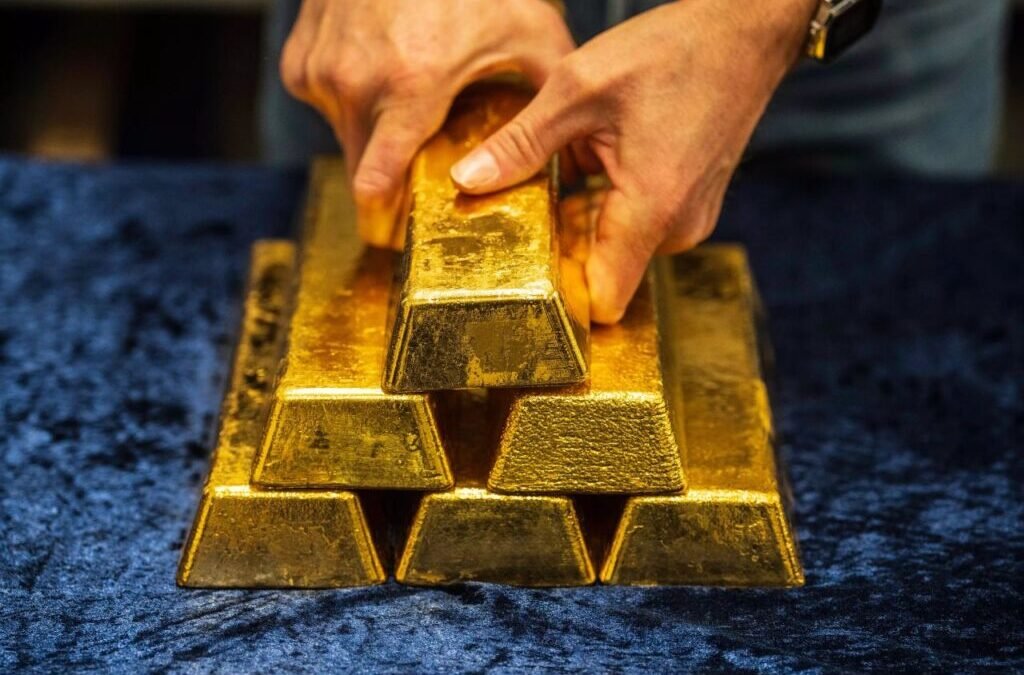 Gold Holds Steady at ₹1.53 Lakh; ETFs See Record ₹31,000 Cr Inflow